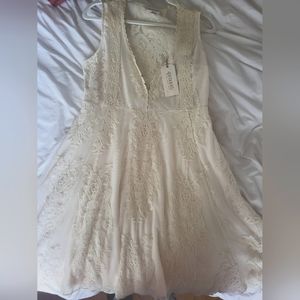 🌼 brand new Shyanne lace dress